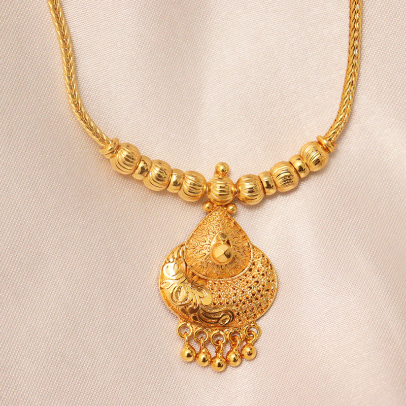 Non Idol With Beaded Pendant With Chain