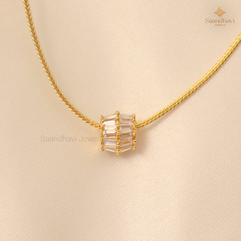 Sparkling Cylinder Pendant Chain